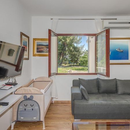 Beachfront Apartment Drazen, With Garden And Parking Split Exteriör bild