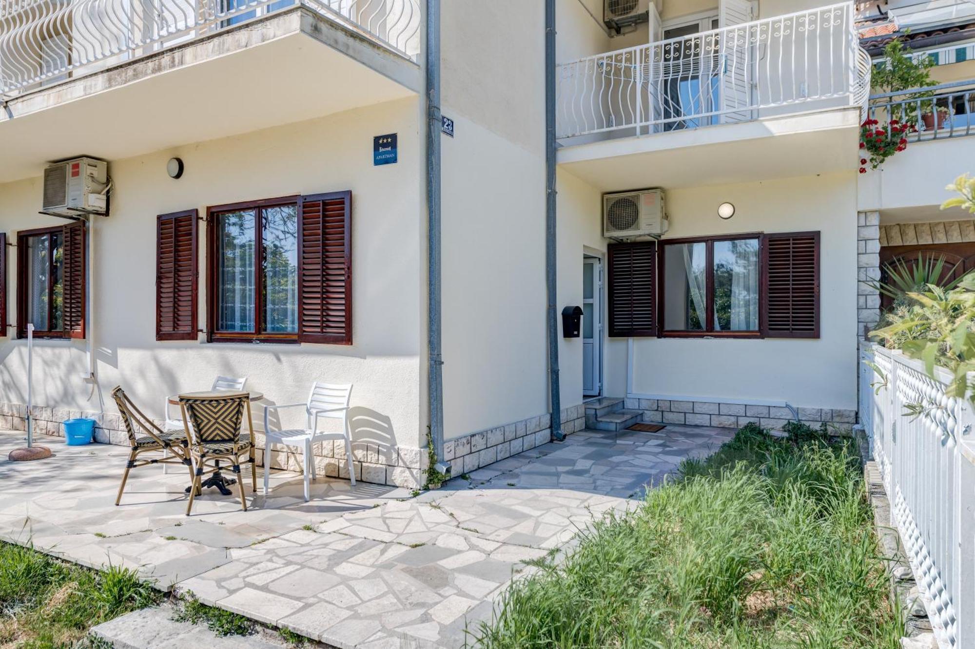 Beachfront Apartment Drazen, With Garden And Parking Split Exteriör bild