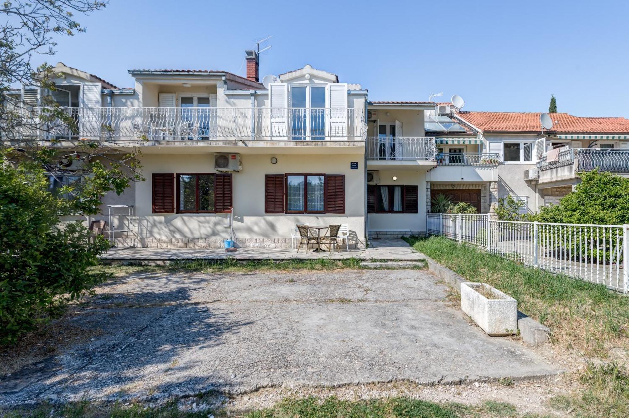 Beachfront Apartment Drazen, With Garden And Parking Split Exteriör bild