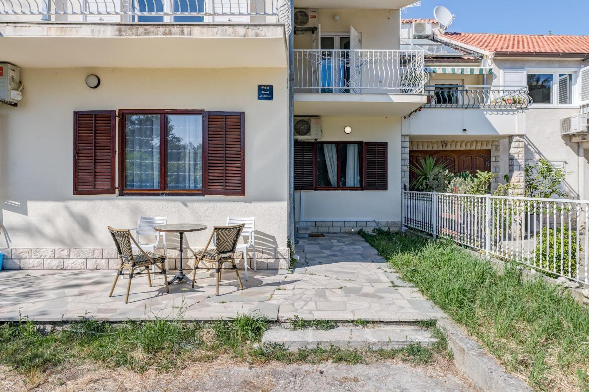 Beachfront Apartment Drazen, With Garden And Parking Split Exteriör bild