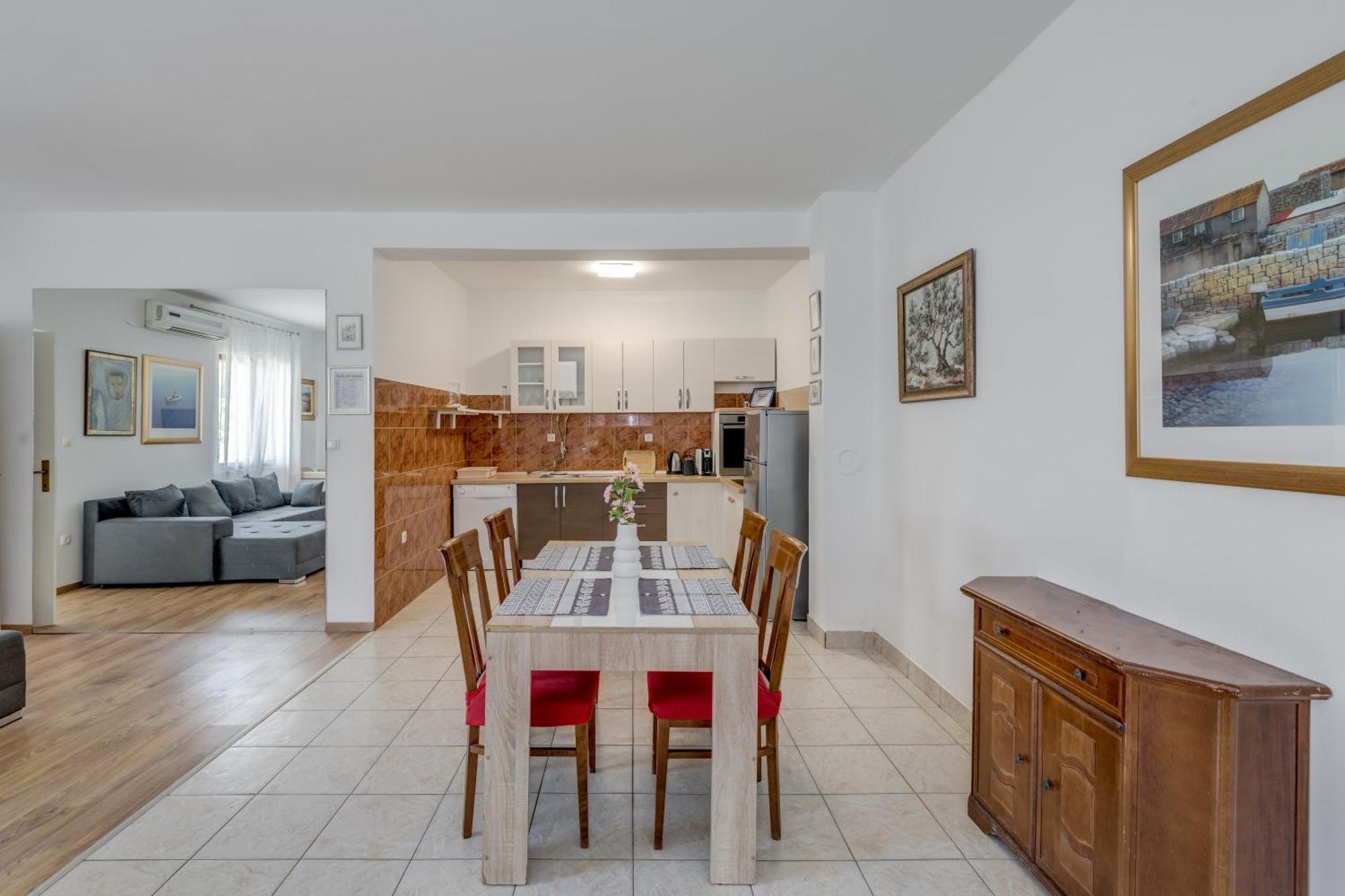 Beachfront Apartment Drazen, With Garden And Parking Split Exteriör bild
